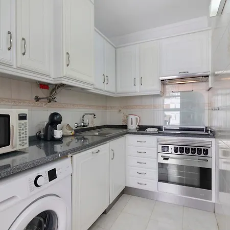 Διαμέρισμα Camoes 7f- Frente Praia,com Piscina