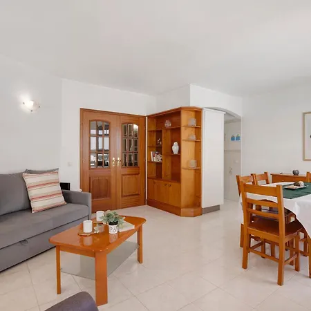 Camoes 7f- Frente Praia,com Piscina